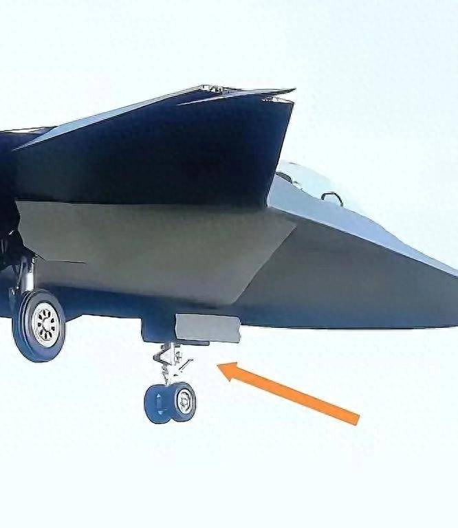 雙輪前起落架+牽引鉤！殲-50作為全球首款六代艦載機(jī)的身份坐實(shí)了？