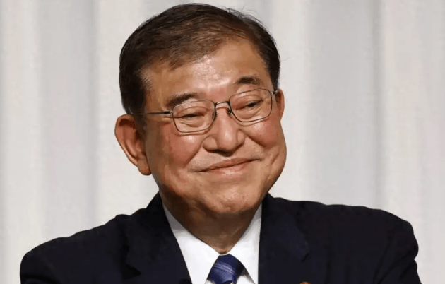 日本簽了，無條件對美“投降”，石破茂關(guān)鍵時刻扛不住了，直接選擇下臺