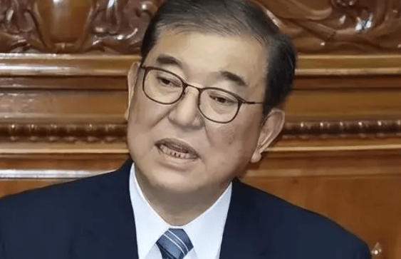 日本簽了，無條件對美“投降”，石破茂關(guān)鍵時刻扛不住了，直接選擇下臺