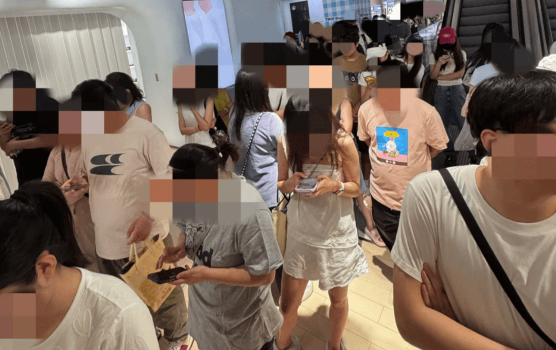 開(kāi)業(yè)第一天就閉店！人多到崩潰，排隊(duì)超8小時(shí)，品牌道歉，補(bǔ)償方案公布！