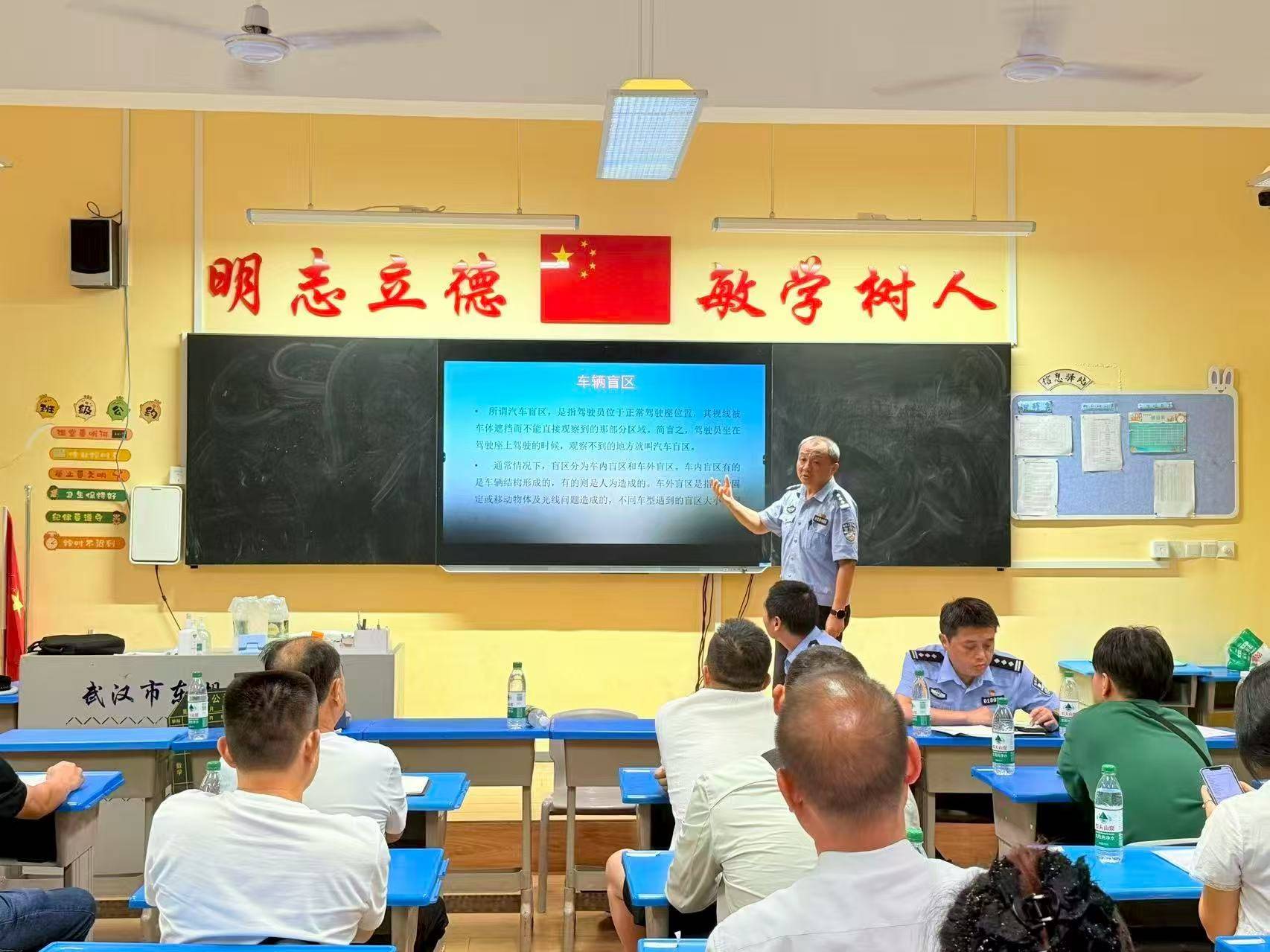 武漢一學(xué)校的18人進(jìn)行毛發(fā)檢測(cè)：他們是校車駕駛員，毛發(fā)毒品檢測(cè)結(jié)果均為陰性