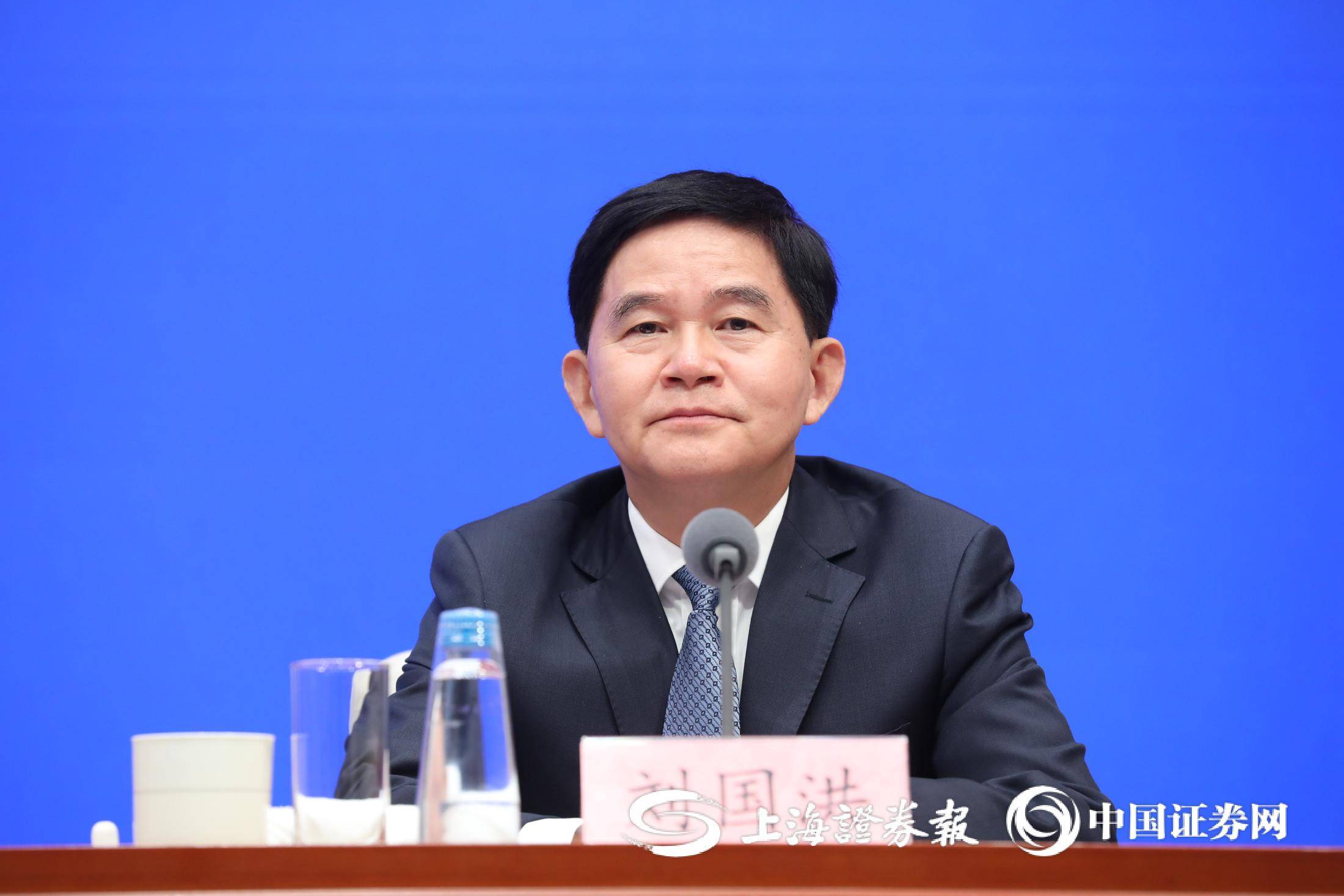我國最大、世界第二大流動沙漠塔克拉瑪干沙漠已經(jīng)戴上了“綠圍脖”