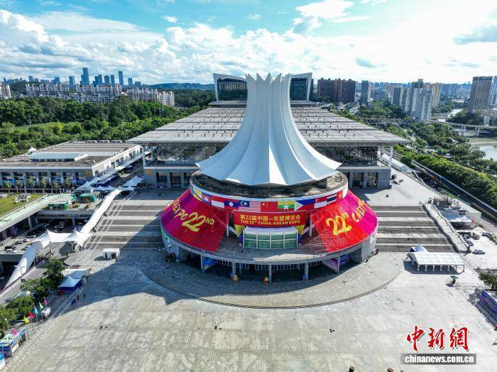 晴空下的廣西南寧