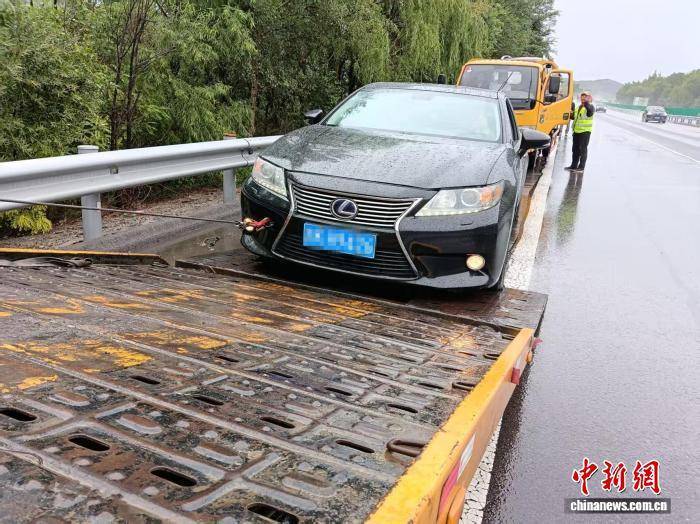 京昆高速山西陽(yáng)泉段：貨車鉸鏈掉落致16輛車受損案件告破